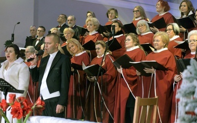 Z chórem, jako solista, wystąpił jego dyrygent ks. Sebastian Osiński.