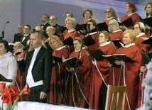 Z chórem, jako solista, wystąpił jego dyrygent ks. Sebastian Osiński.