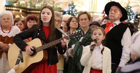 W widowisku wspólnie zaprezentowali się artyści w niemal każdym wieku…