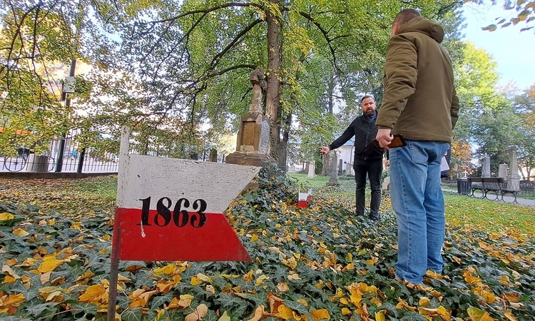 Powstała profesjonalna baza grobów powstańców styczniowych