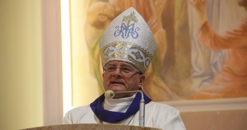 Bp Jan Sobiło: dary z Watykanu pozwalają przetrwać zimowy czas