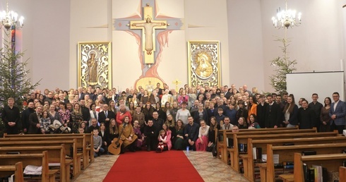 Uczestnicy spotkania w kaplicy seminaryjnej.