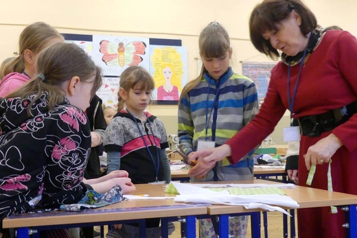 Feryjne warsztaty krawieckie dla dziewczynek z "Miastem na Górze"
