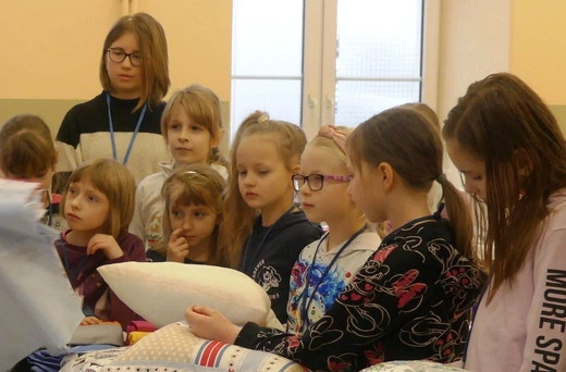 Feryjne warsztaty krawieckie dla dziewczynek z "Miastem na Górze"