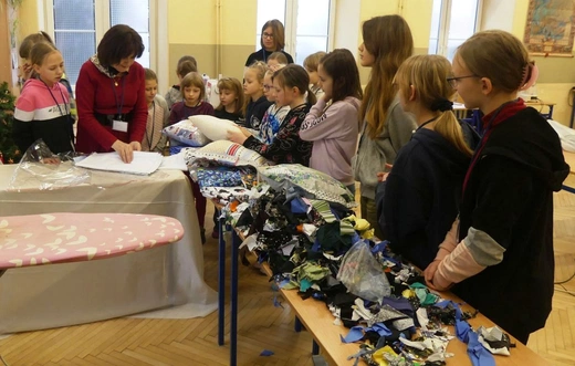 Feryjne warsztaty krawieckie dla dziewczynek z "Miastem na Górze"