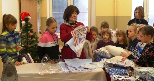 Feryjne warsztaty krawieckie dla dziewczynek z "Miastem na Górze"