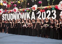 Sezon balów rozpoczęli maturzyści Pijarskich Szkół Królowej Pokoju.