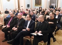 W pierwszym rzędzie od lewej: bp Jan Cieślar, abp Stanisław Budzik, ks. Marek Szymański, ks. Sławomir Pawłowski.