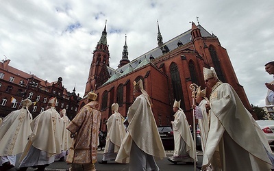 Pracownicy mediów mają przywilej uczestniczyć z bliska w historycznych wydarzeniach dla diecezji legnickiej. 