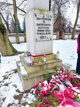 W całej diecezji składano wieńce na mogiłach poległych w obronie ojczyzny.