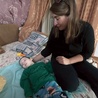 	„Zacerowany” kawałek Ukrainy. Mały Nikita (na zdjęciu z Grażyną) jeszcze nie wie, że za chwilę po raz pierwszy w życiu będzie siedział.
