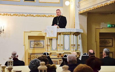 ▲	Biskup Piotr Przyborek wygłosił homilię w ewangelickiej świątyni w Sopocie.