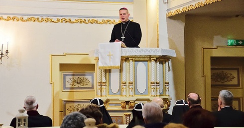 ▲	Biskup Piotr Przyborek wygłosił homilię w ewangelickiej świątyni w Sopocie.