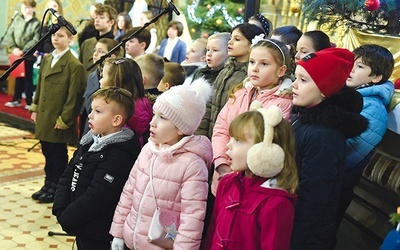 W klimat powstańczej uroczystości wprowadziły dzieci ze szkoły im. Jana Wnęka.