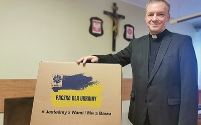 − Takie kartony trafią do dekanatów, a potem do parafii – mówi ks. Zbigniew Pietruszka.