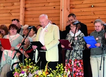 ▲	Uzdolnieni muzycznie mogą zaangażować się w chóry czy zespoły.