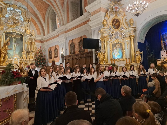 Mielec. Kolędowanie w bazylice