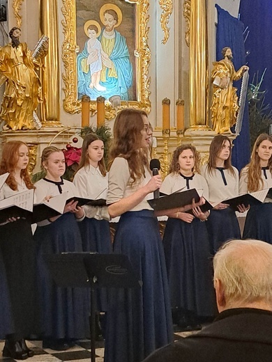 Mielec. Kolędowanie w bazylice