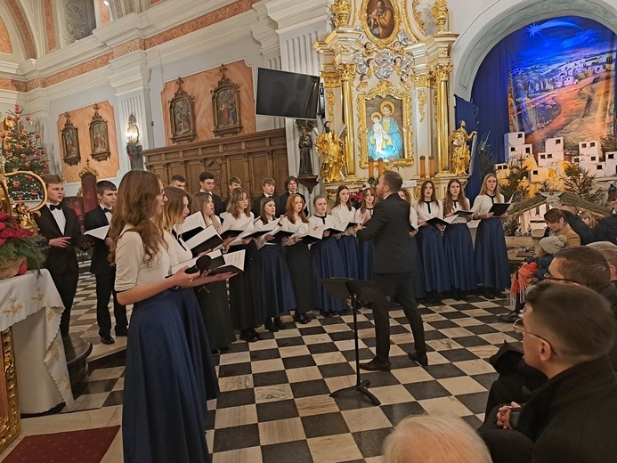 Mielec. Kolędowanie w bazylice