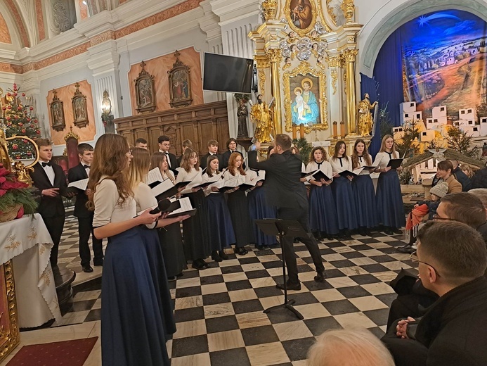 Mielec. Kolędowanie w bazylice