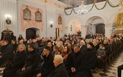 Mielec. Kolędowanie w bazylice