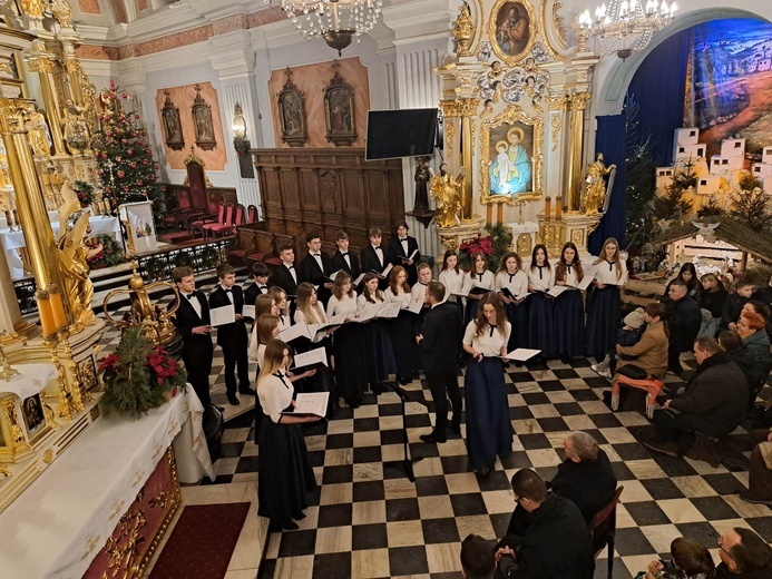 Mielec. Kolędowanie w bazylice