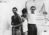 Franz Holzwarth (pierwszy z prawej) na ochotnika został zakładnikiem.