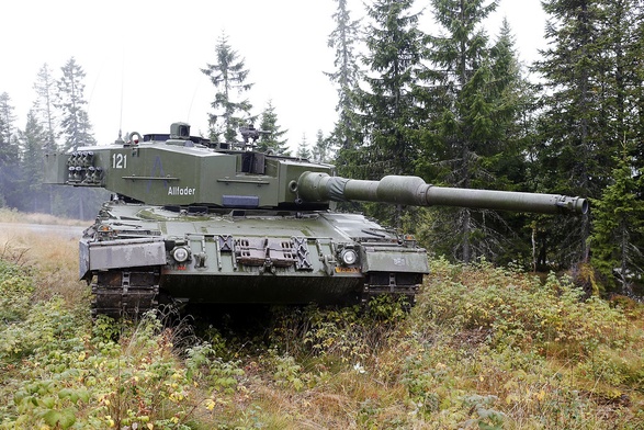 Hiszpania dołącza do koalicji przekazującej Ukrainie czołgi Leopard