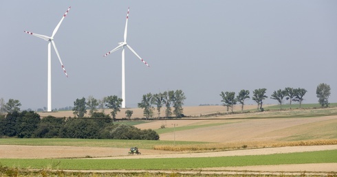 Sejm: minimalna odległość wiatraka od budynków mieszkalnych to 700 m