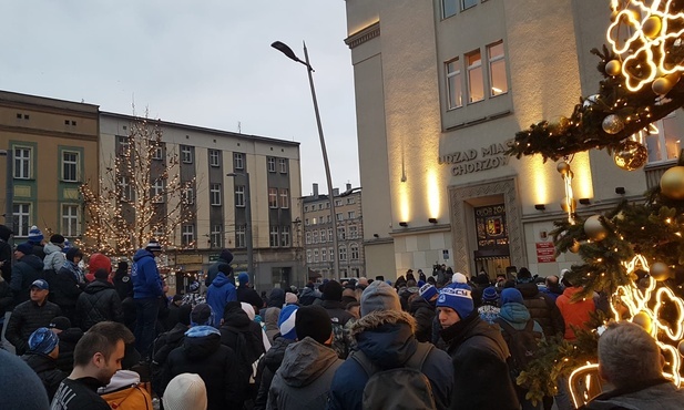 Chorzów. Kilkuset sympatyków Ruchu protestowało przed ratuszem