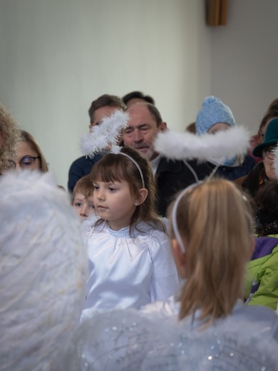 W Świdnicy u Boboli zagrał w jasełkach ksiądz, organistka i rodzice