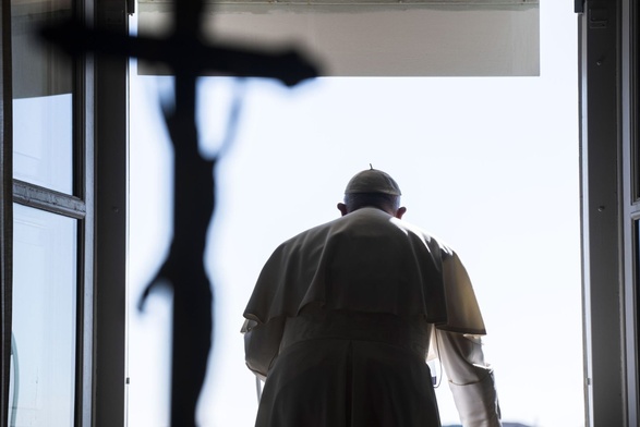 Franciszek w oknie na Anioł Panski