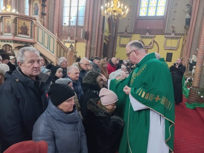 Wprowadzenie relikwii św. Szarbela w parafii Wniebowzięcia NMP w Bielawie