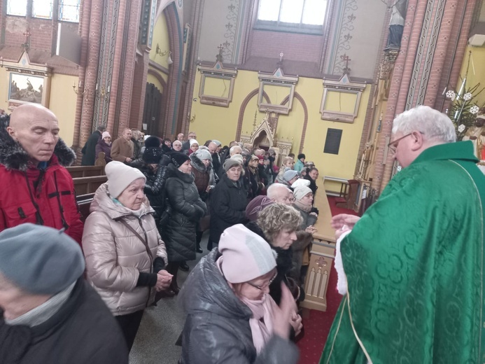 Wprowadzenie relikwii św. Szarbela w parafii Wniebowzięcia NMP w Bielawie