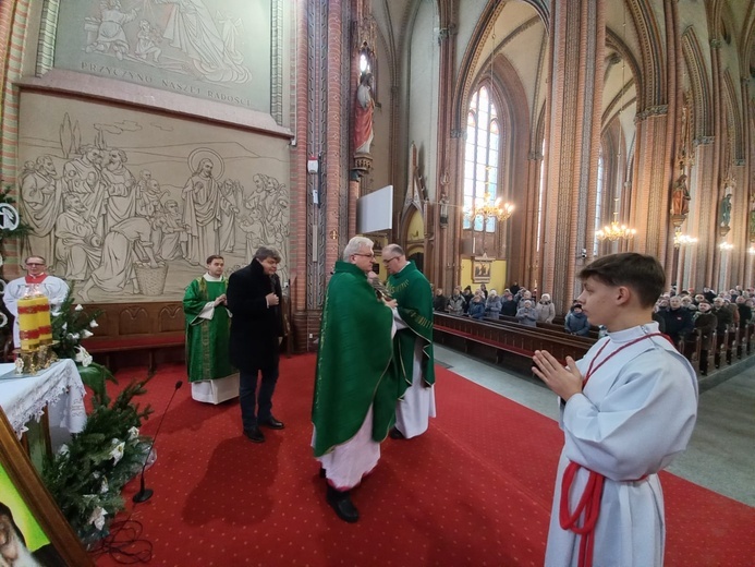 Wprowadzenie relikwii św. Szarbela w parafii Wniebowzięcia NMP w Bielawie