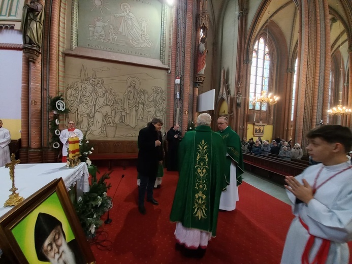 Wprowadzenie relikwii św. Szarbela w parafii Wniebowzięcia NMP w Bielawie