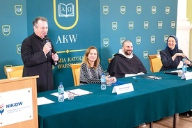 	Rektor AKW ks. prof. Krzysztof Pawlina zachęcał słuchaczy do pracy nad cnotą pokory.