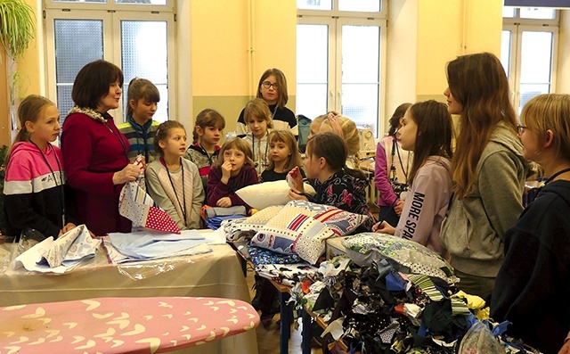 Podczas zajęć z babcią Zosią.