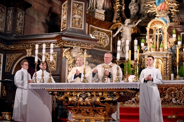 Mszy św. w rocznicę poświęcenia katedry przewodniczył ks. Piotr Śliwka.