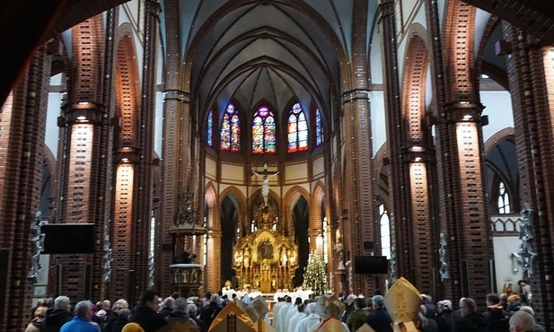 Ingres i sakra biskupia w katedrze