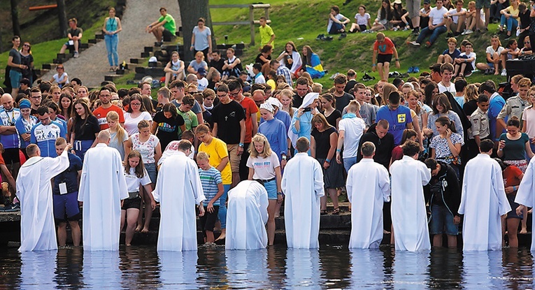 Festiwal w Kokotku  co roku przyciąga  wielu młodych ludzi.