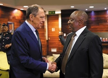 Minister spraw zagranicznych Rosji Siergiej Ławrow i prezydent RPA Cyril Ramaphosa na spotkaniu w Pretorii 23 stycznia.