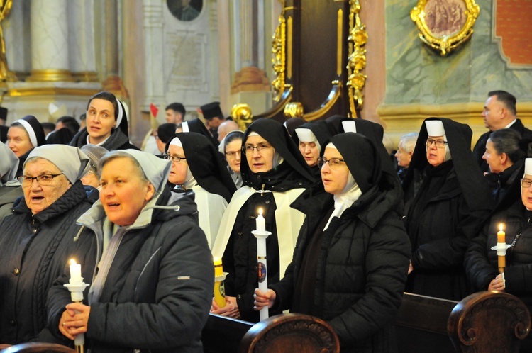 Abp Stanisław Budzik: Wiara nie mieszka w mroku