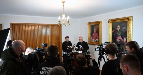 Konferencja prasowa biskupa seniora i nowego biskupa koszalińsko-kołobrzeskiego