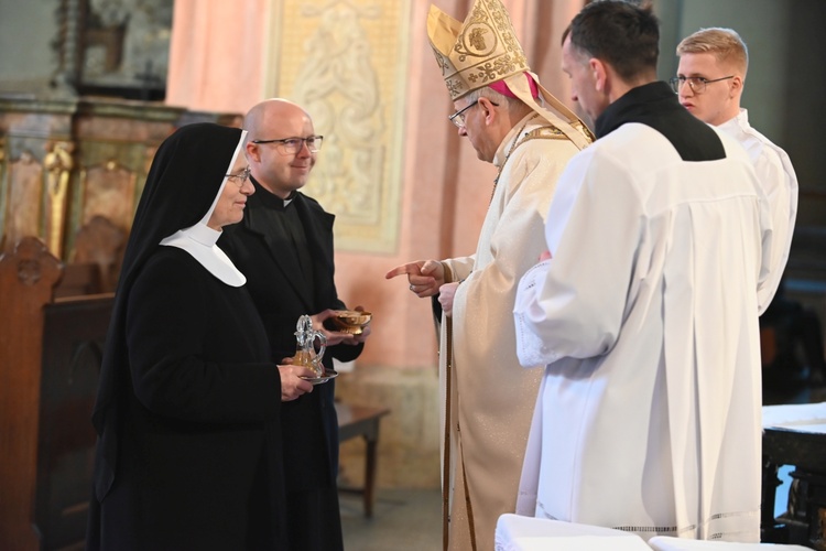 Dzień Życia Konsekrowanego w świdnickiej katedrze