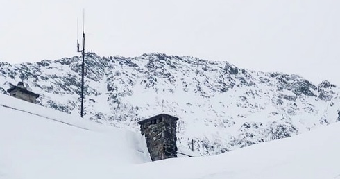 Ekstremalnie trudne warunki w Tatrach. Obowiązuje lawinowa "4"