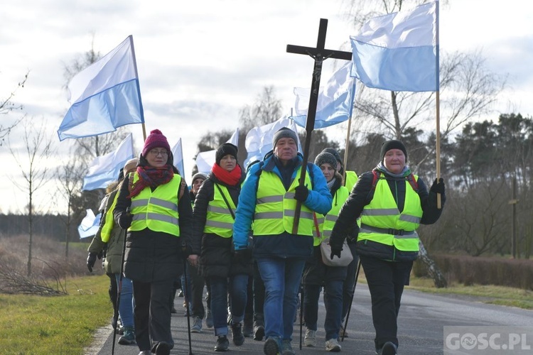 Comiesięczna pielgrzymka z Międzyrzecza do Pani Cierpliwie Słuchającej