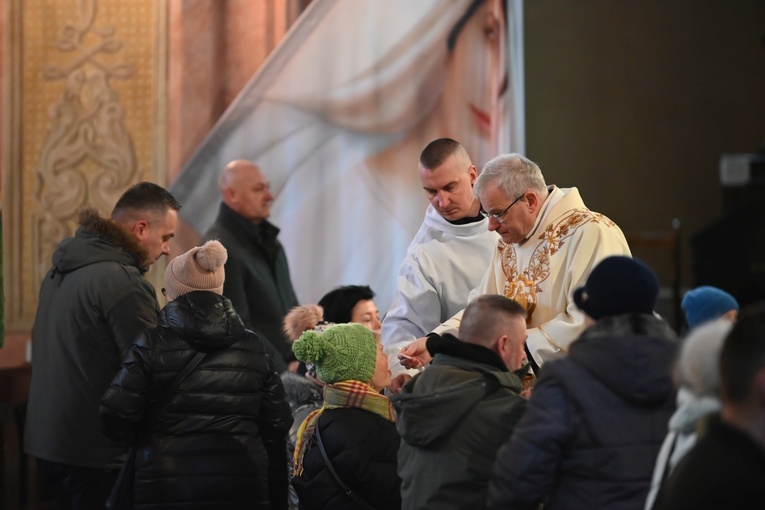 Biskup przewodniczył Mszy św. wynagradzającej Niepokalanemu Sercu NMP.