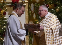 Ks. proboszcz Stanisław Wójcik i o. Mariusz Michalik po Boskiej Liturgii na Złotych Łanach.