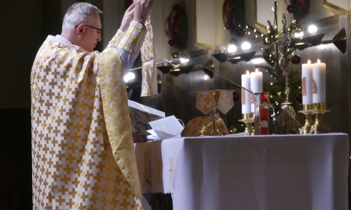 O. Mariusz Michalik podczas sprawowania liturgii greckokatolickiej na Złotych Łanach.